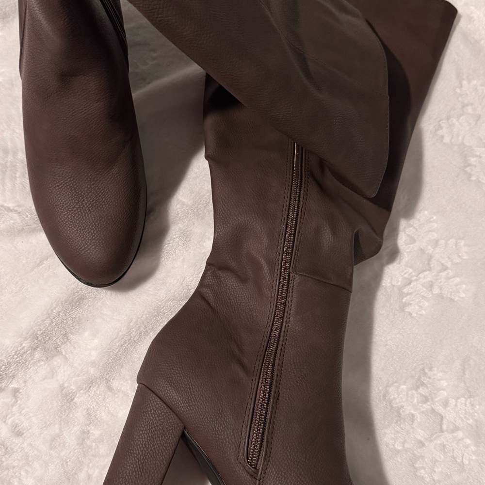 Chic Over the Knee Brown Boots - Picture 3 of 5